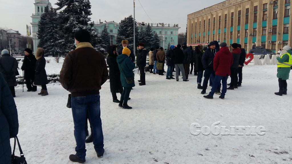 В Каменском горожане митингуют против высоких тарифов