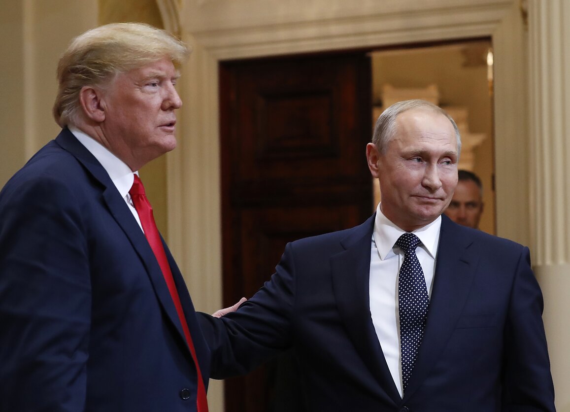 “Укладіть угоду. Росія – дуже велика сила. А Україна – ні”, – Трамп після зустрічі з Путіним