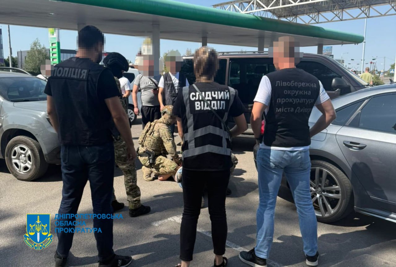Дніпрянин організував схему втечі за кордон через фіктивне опікунство над дитиною
