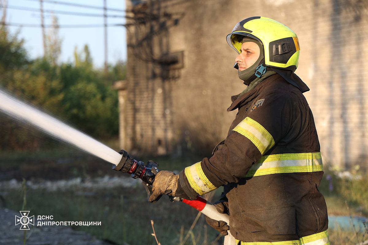 Рятувальники ліквідували наслідки масованої атаки БпЛА на Синельниківщині