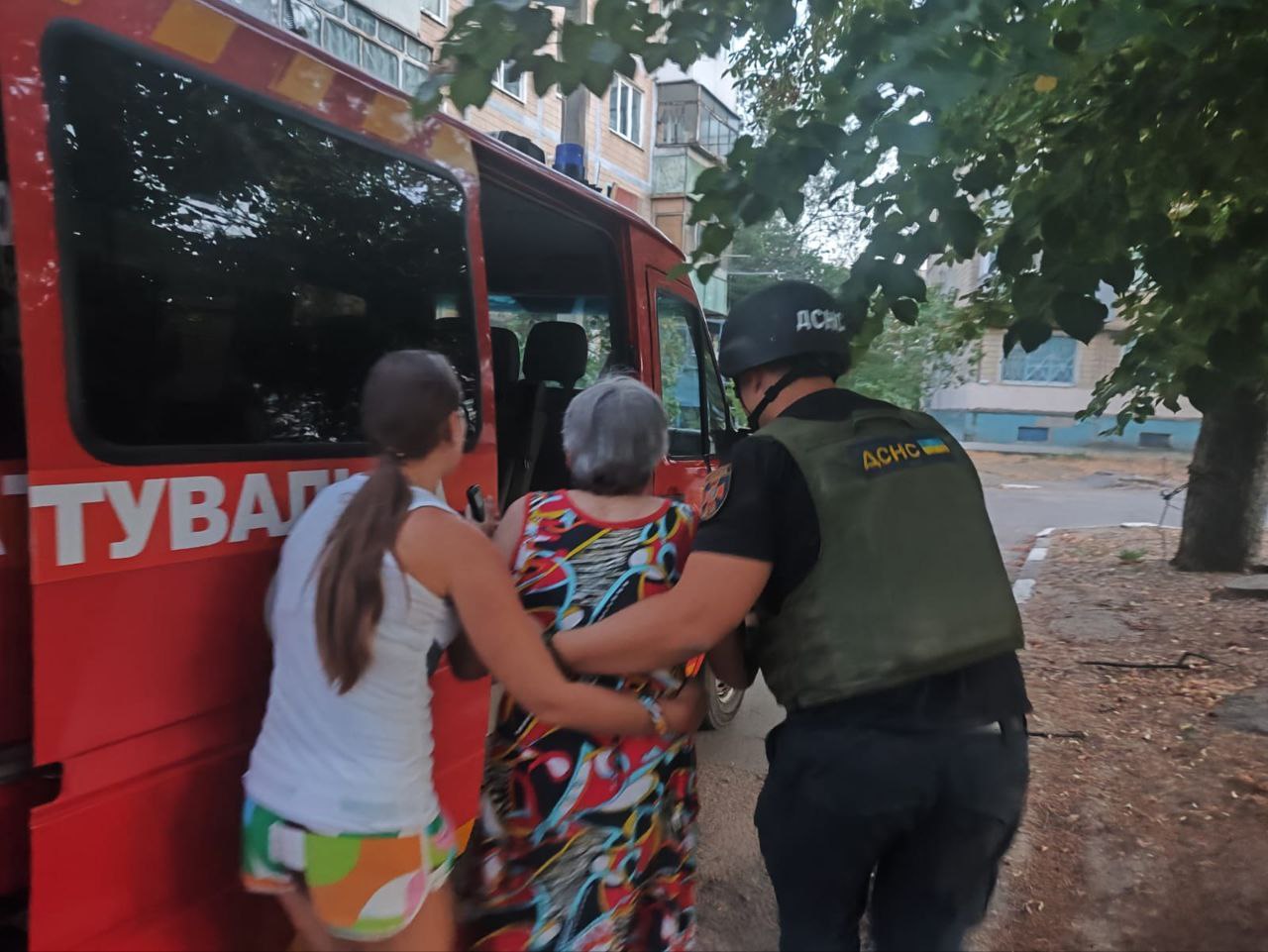 Ворог обстріляв Нікополь з артилерії: загинула жінка, ще одна дістала поранення