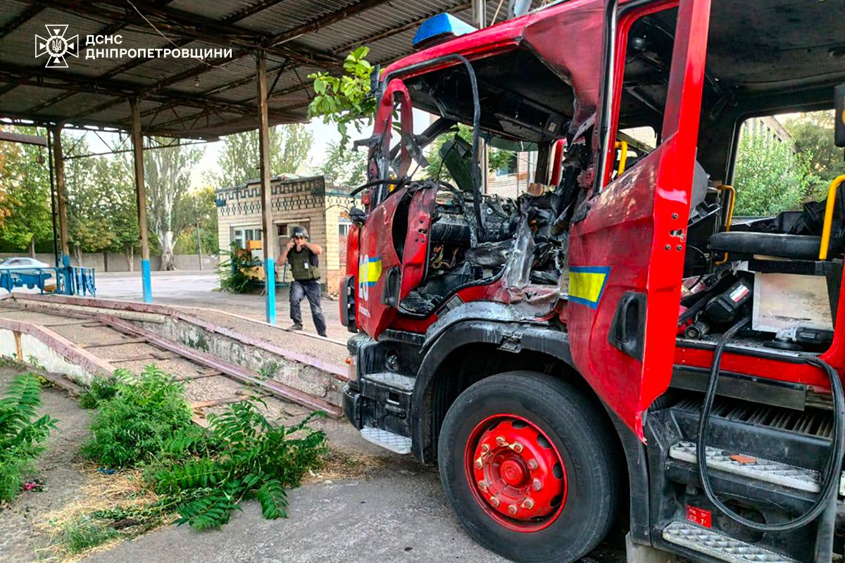 У Нікополі під ворожий обстріл потрапили рятувальники
