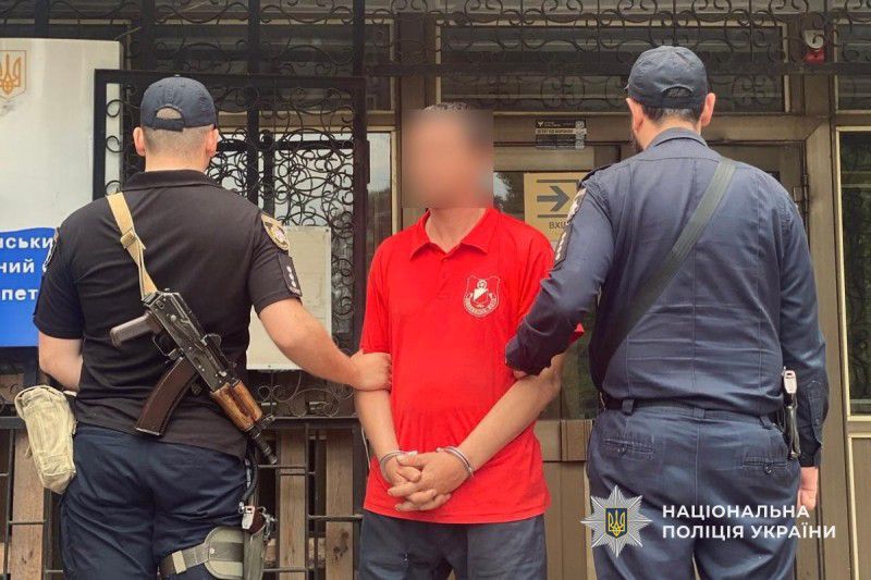 Чоловіку, який пограбував будинок військовослужбовця у місті Дніпрі, оголосили вирок