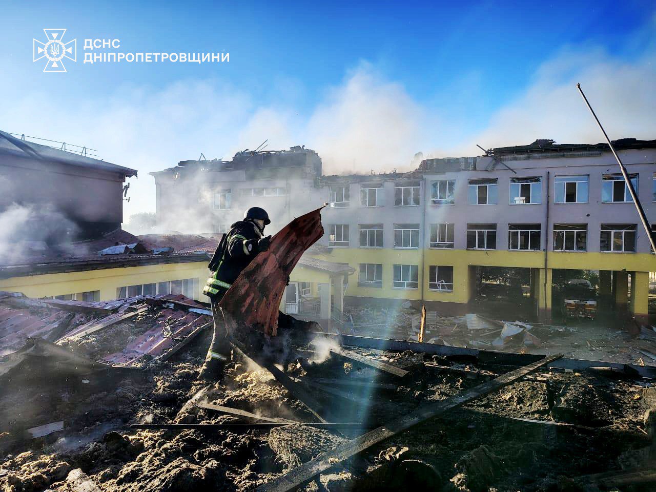 На Синельниківщині ліквідували пожежу в навчальному закладі після атаки БпЛА
