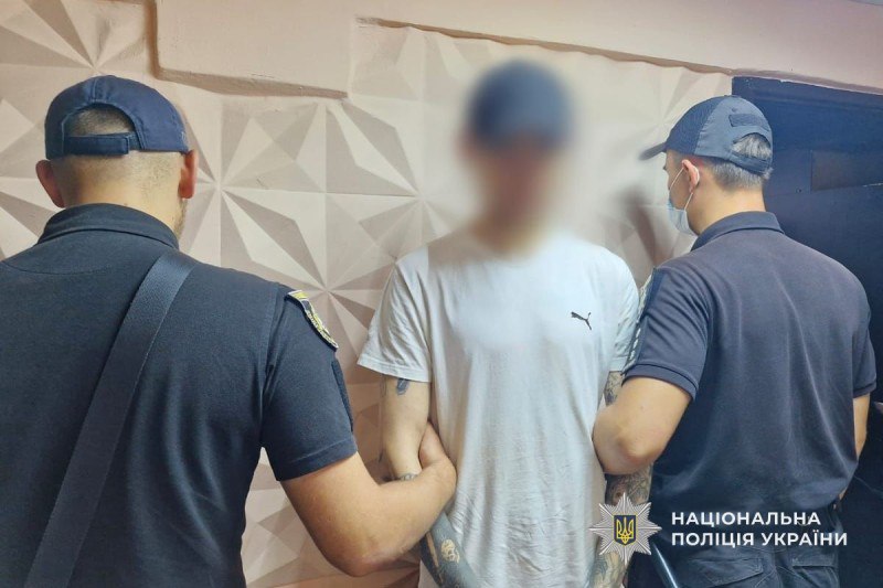 Попросив телефон та втік з ним: у Кам’янському затримали грабіжника