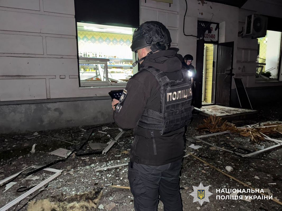 Серед постраждалих під час атаки на Дніпро — двоє поліцейських