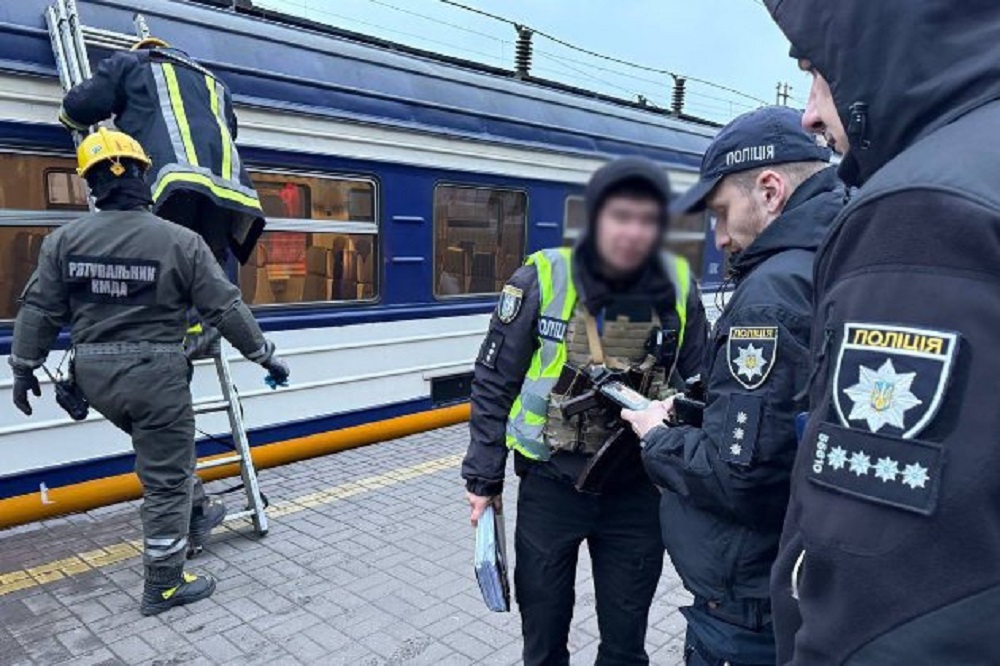 У Києві підліток заживо згорів після удару струмом на даху електрички