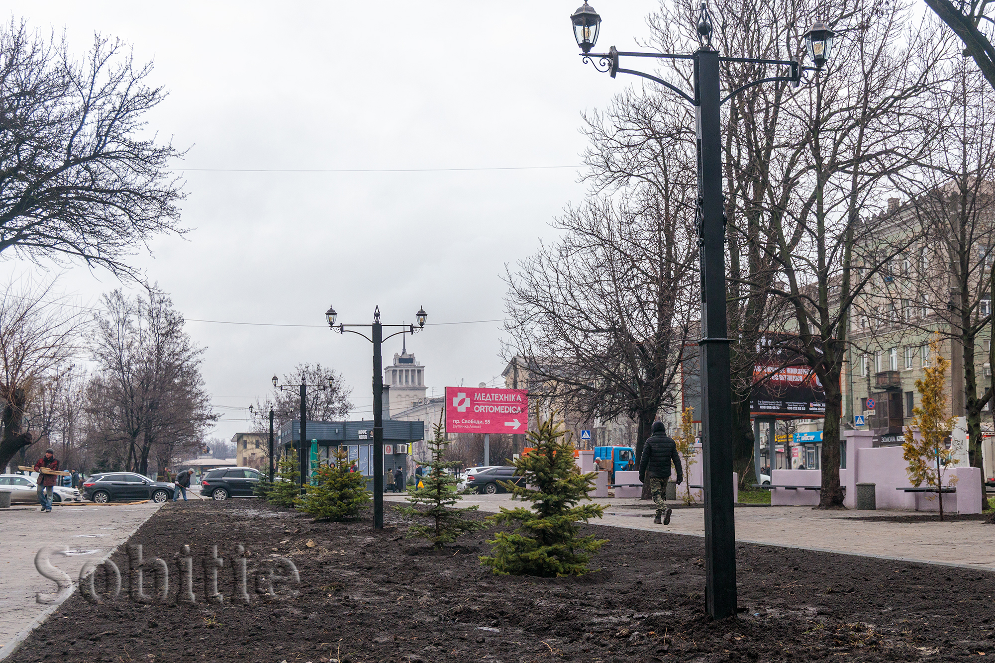 У Кам’янському привели до ладу ділянку центрального скверу, де заплановано будівництво McDonald’s із McDrive