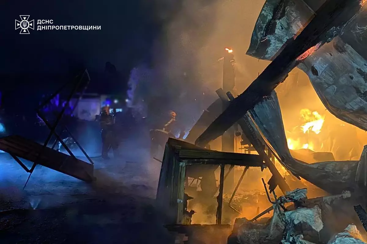 Пожежа знищила склад будматеріалів у Південному районі Кам’янського
