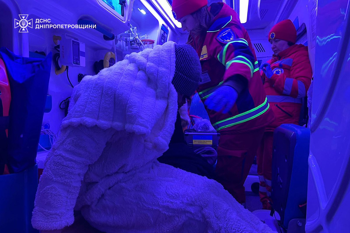 У Кам’янському районі врятували двох підлітків, які опинилися на кризі в кілометрі від берега