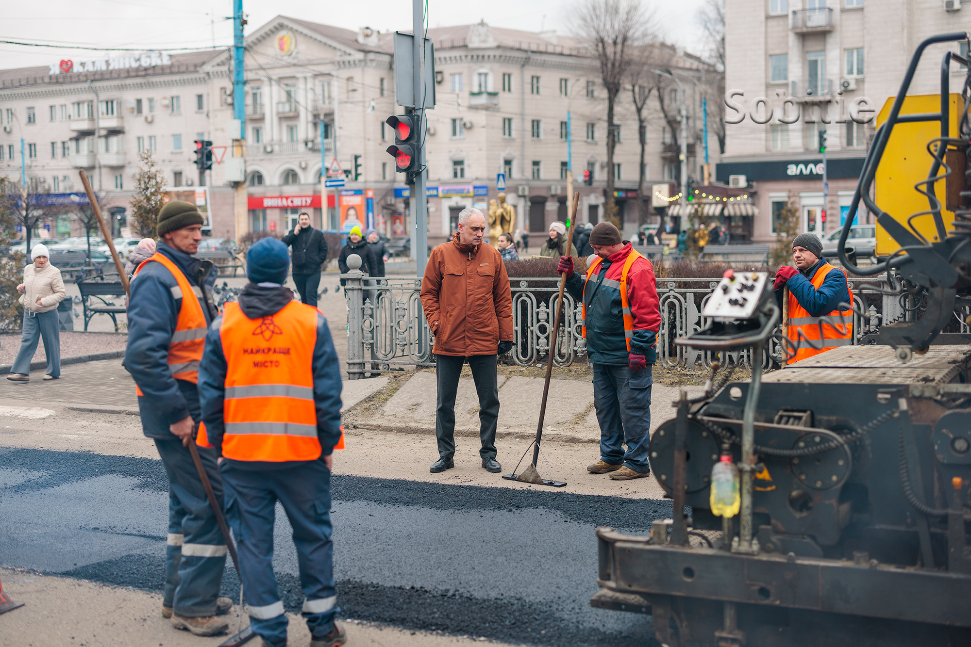 На проспекті Свободи в Кам’янському розпочали асфальтування дороги