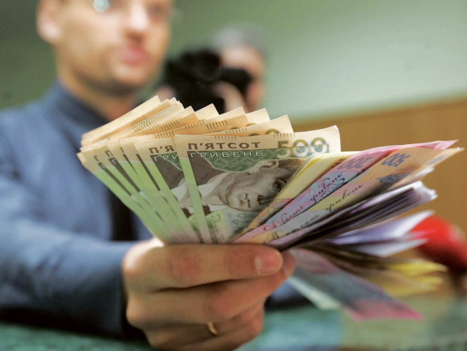 У Кам’янському боржнику з аліментів присудили 100 годин громадських робіт