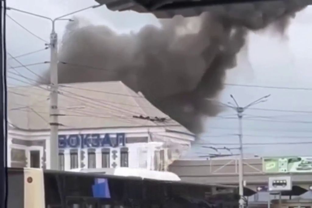 Ворог вдарив по залізничній інфраструктурі Кривого Рогу: пошкоджено вокзал