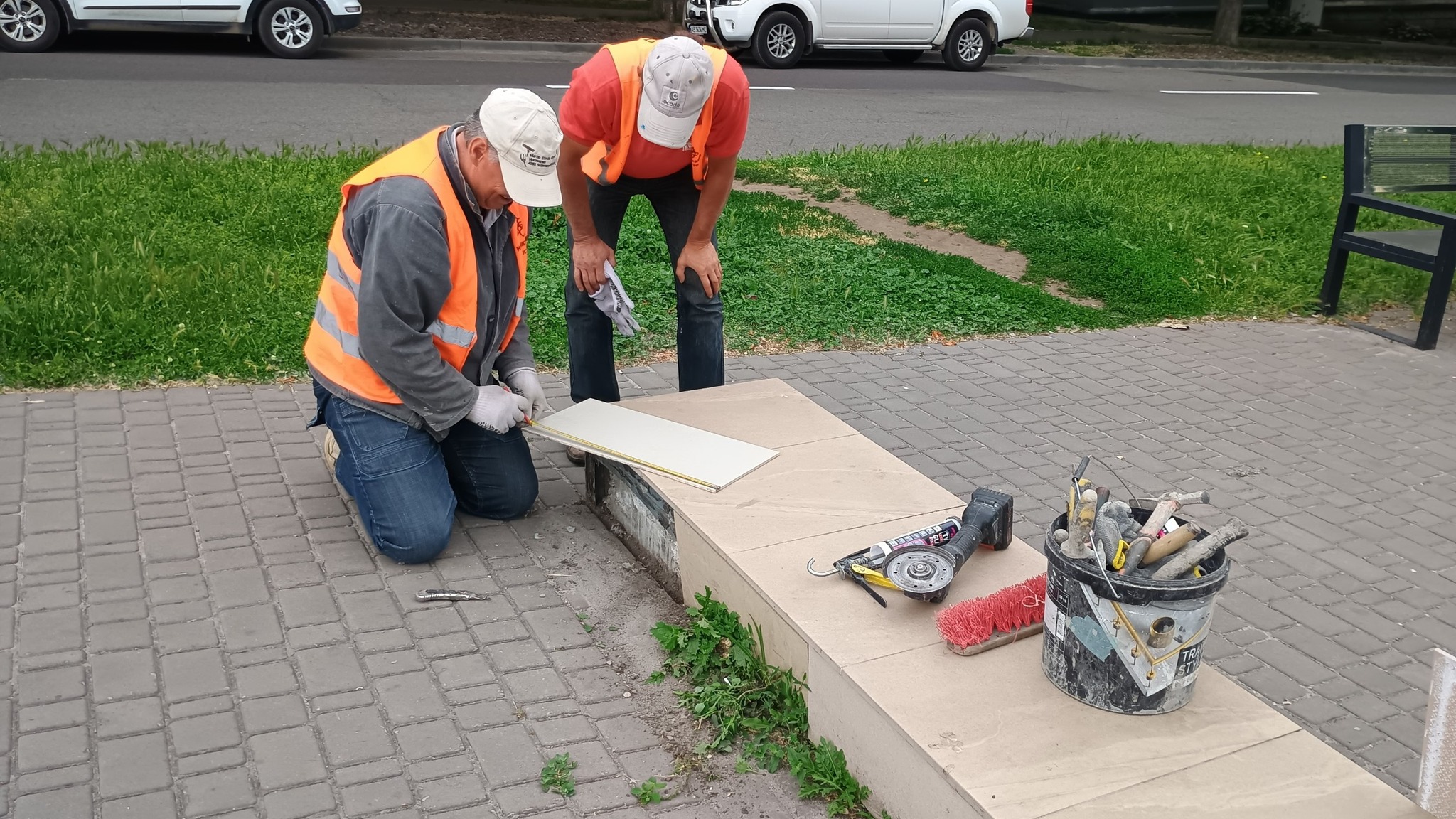 У Кам’янському оновлюють елементи благоустрою у сквері на проспекті Свободи