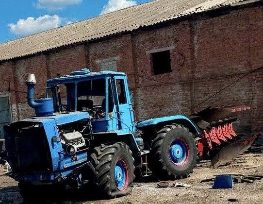 Ворог атакував Дніпровський район: пошкоджено будинок та сільгосппідприємство