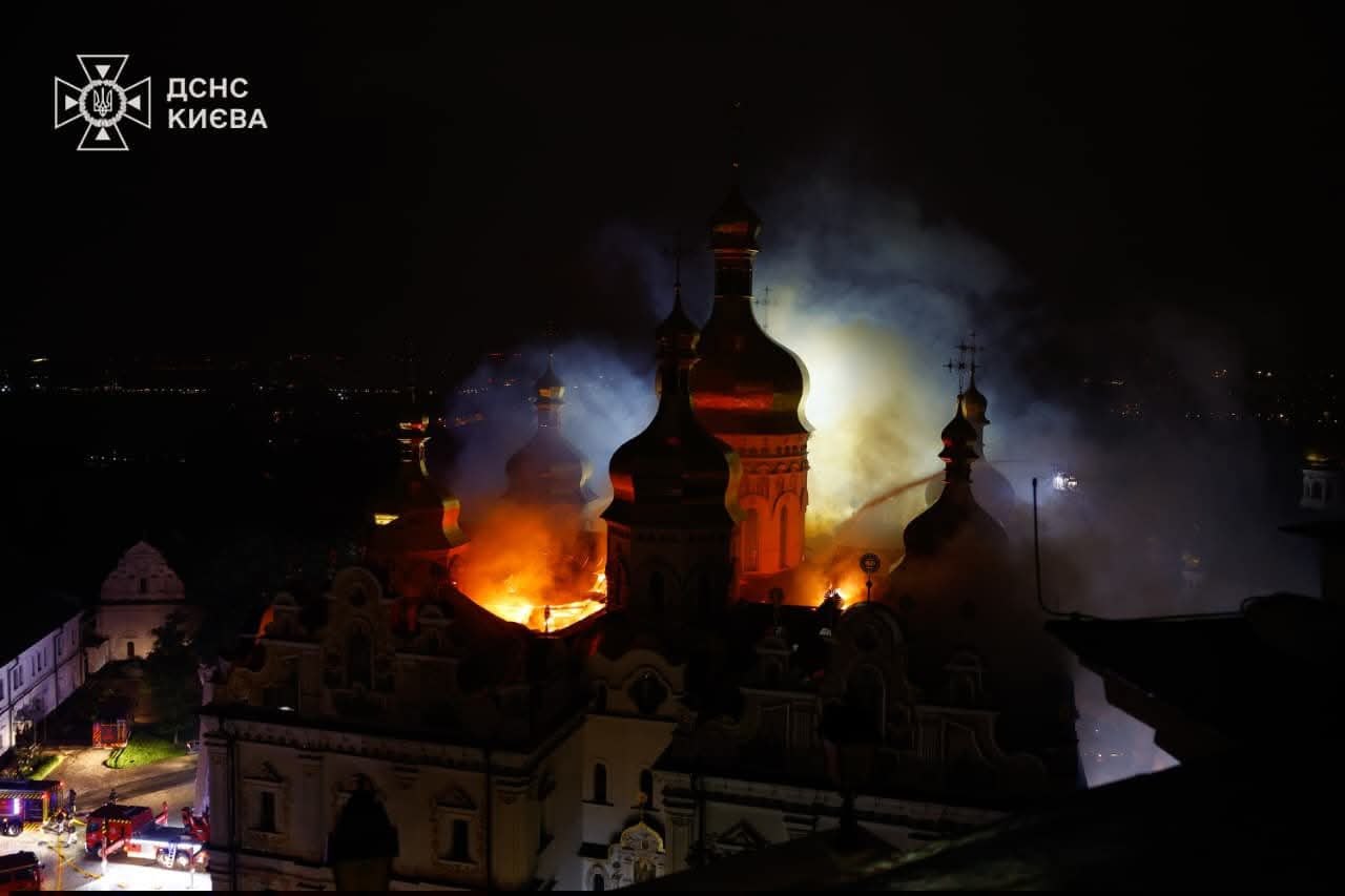 Масована атака на Україну: у Києві пошкоджено Лавру та кіностудію Довженка, у Дніпрі постраждав Органний зал