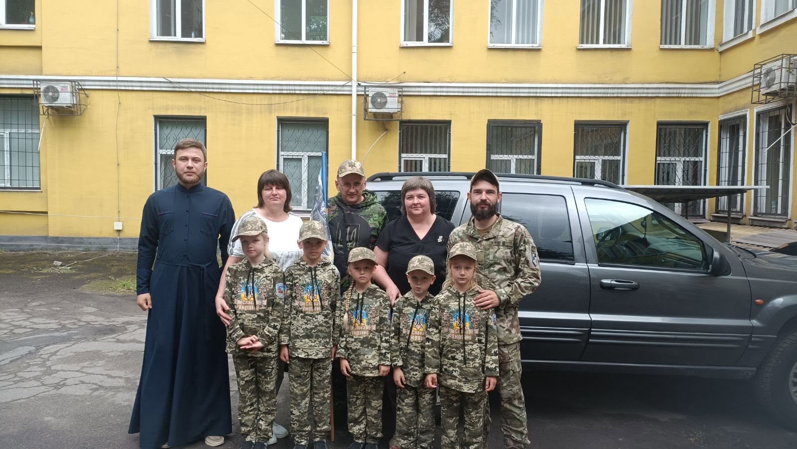Чергова допомога фронту: освітяни Кам’янського відправили на передову вже 57-й автомобіль