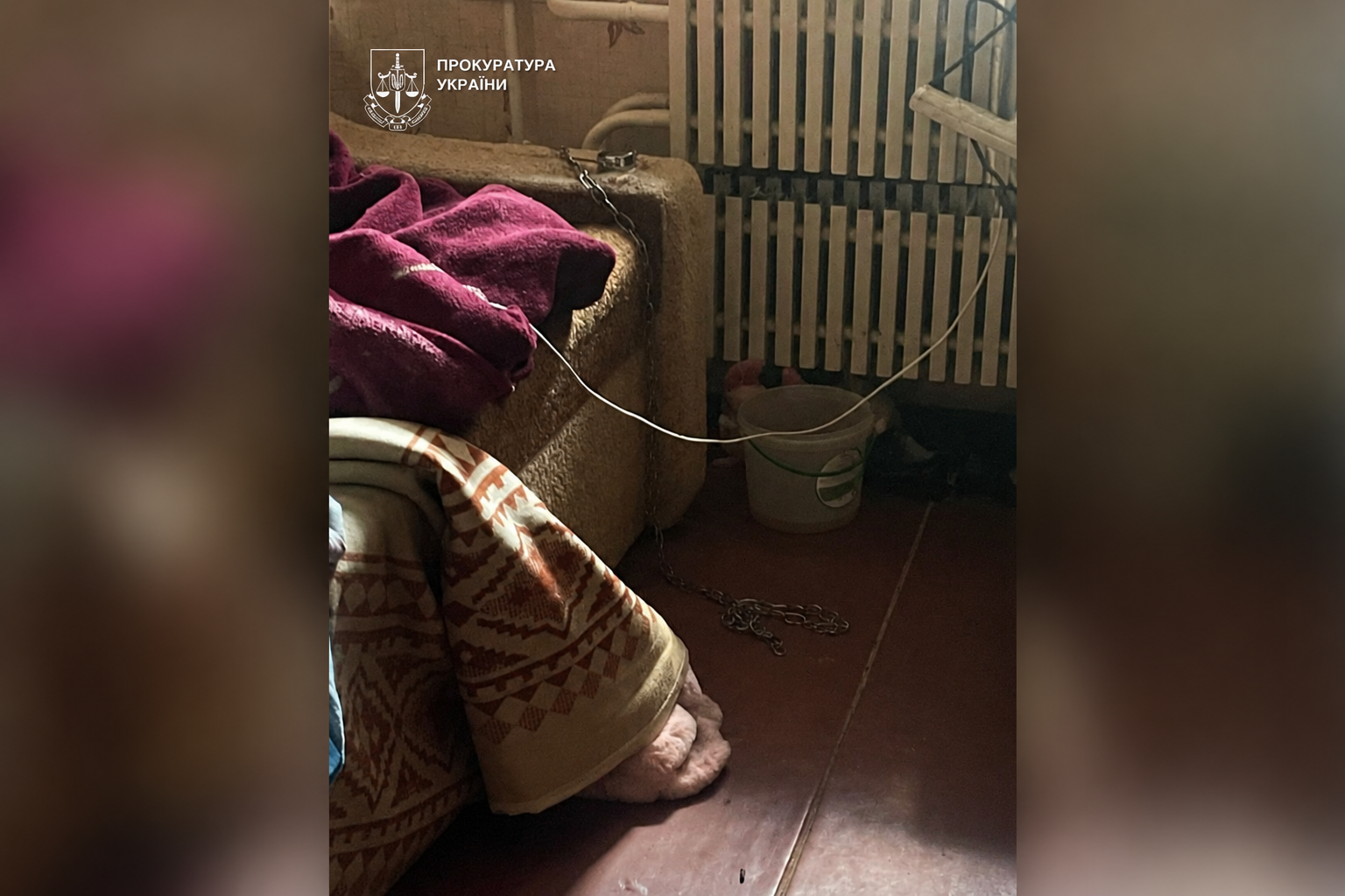 У Кам’янському мати приковувала 7-річного сина ланцюгом до батареї