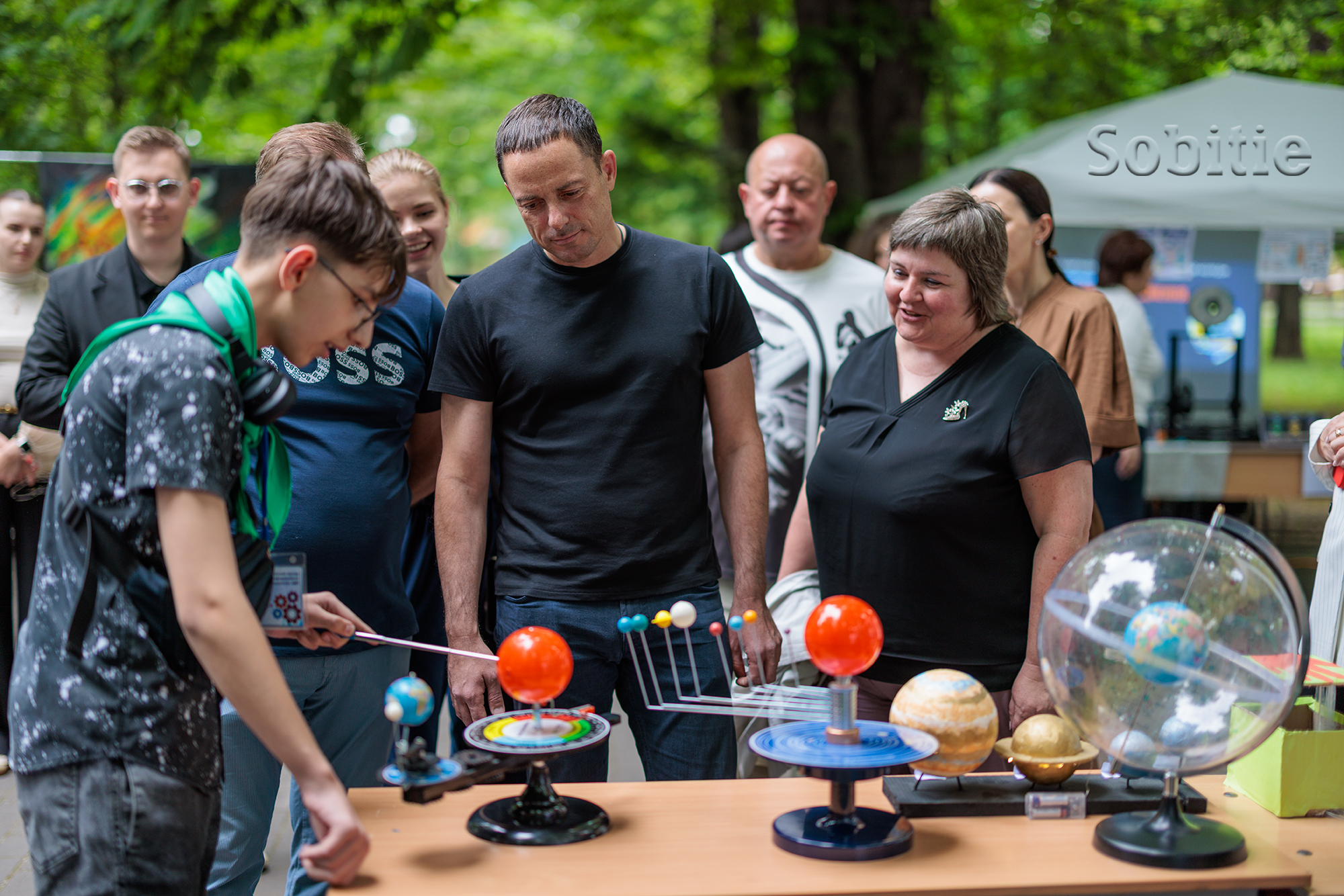 «Наукові пікніки» в Центральному парку Кам’янського: 15 команд-учасників представили свої наукові розробки