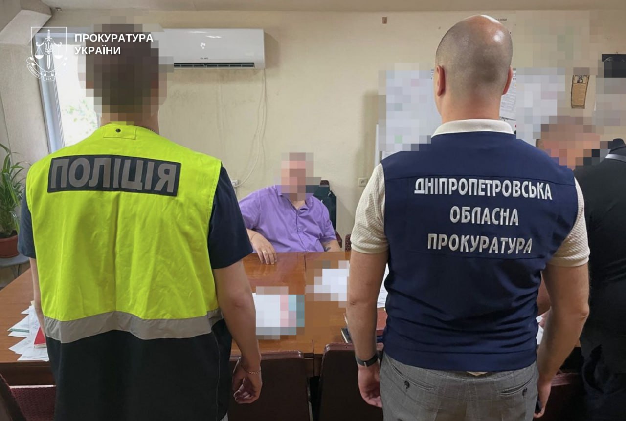 У Кривому Розі директора КП та керівників фірми підозрюють у привласненні 2 млн грн на обслуговуванні автобусів