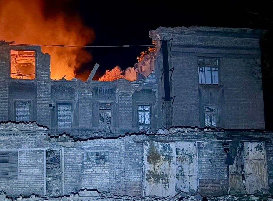 Ворог атакував Дніпро та область: пошкоджено заклад культури, є поранені