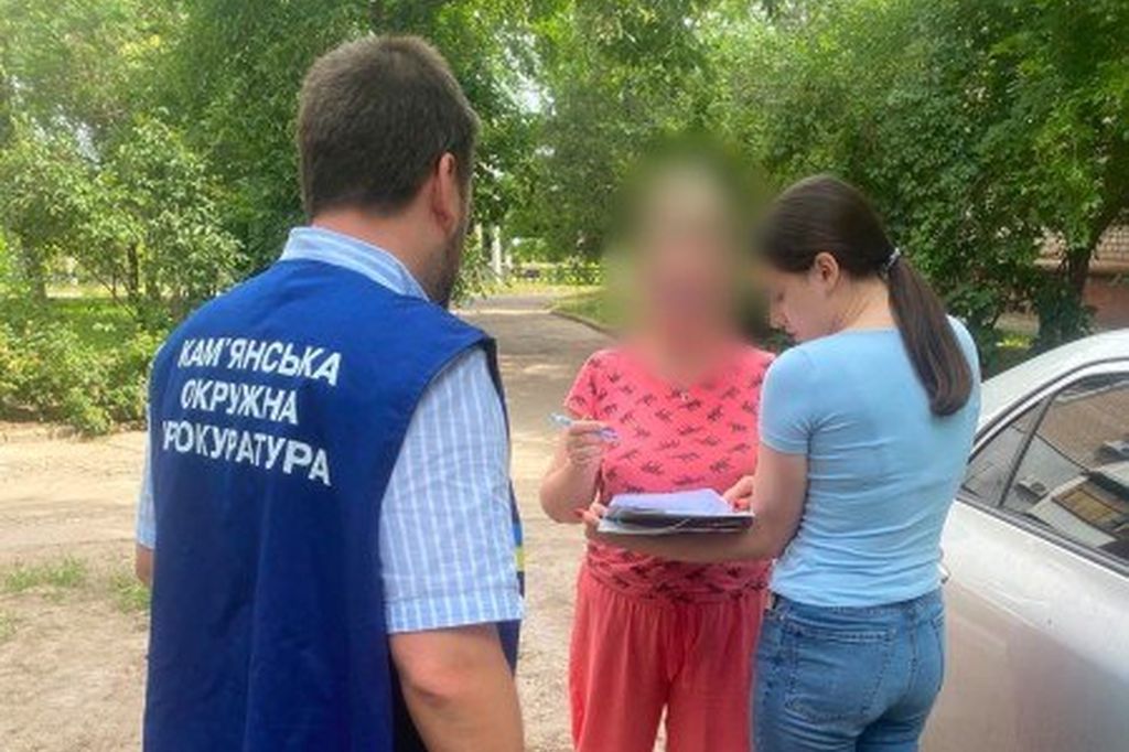 У Кам’янському директорка закладу освіти та головбух роками нараховували зарплату неіснуючим працівникам