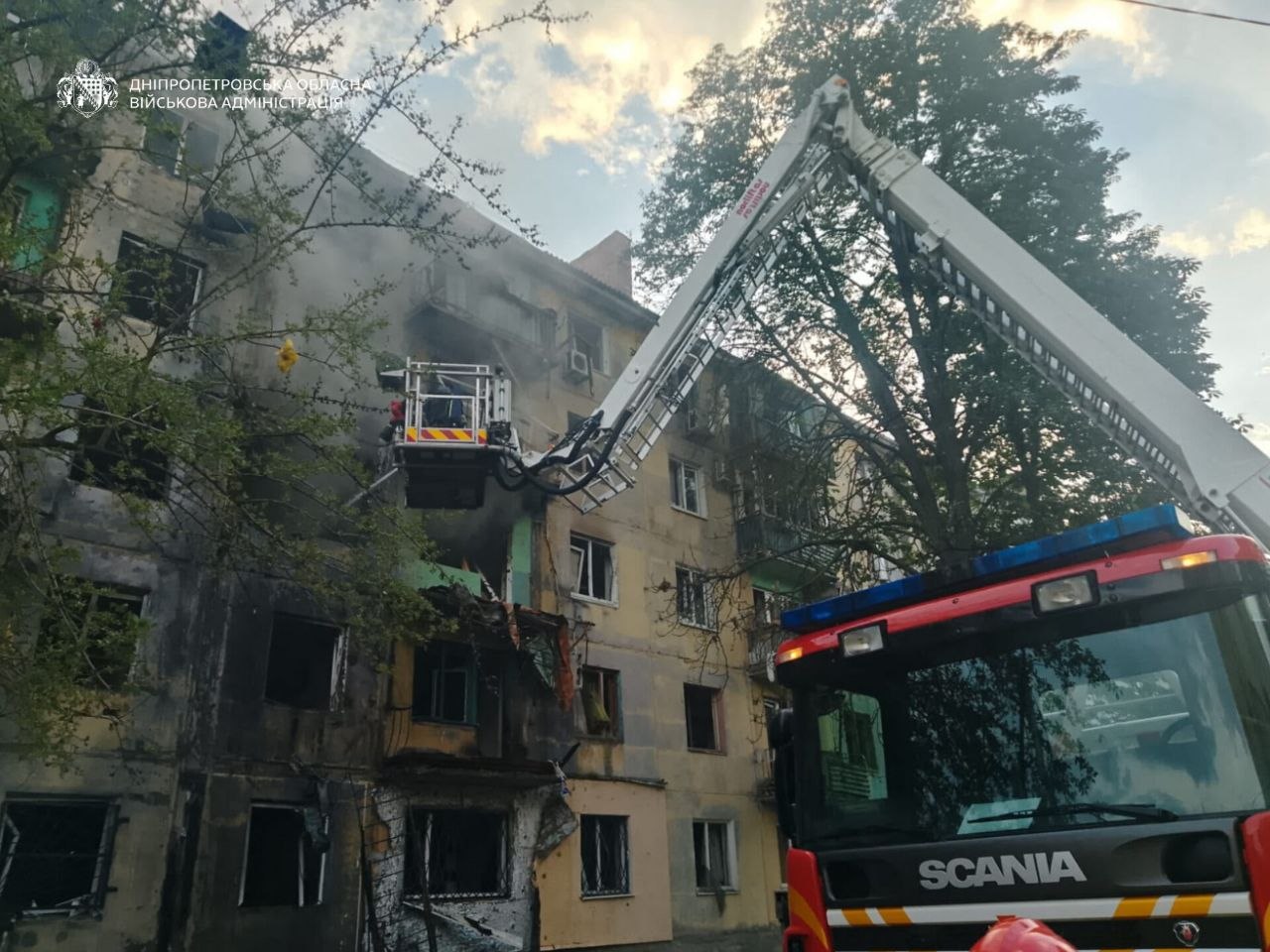 Росіяни атакували багатоповерхівку у Павлограді: є поранені