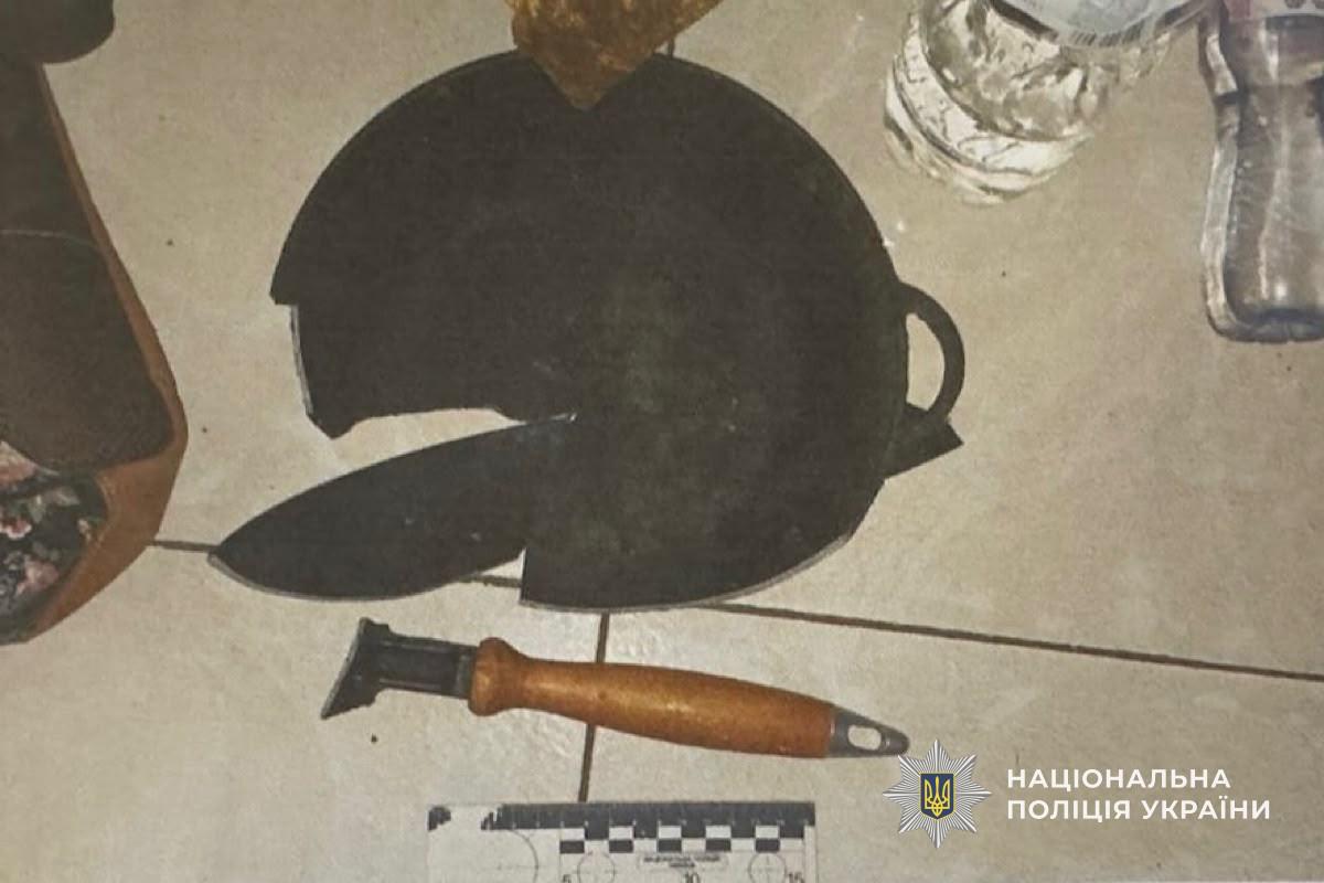 У Дніпрі чоловік побив невістку сковородою та арматурою: постраждалу у тяжкому стані госпіталізували