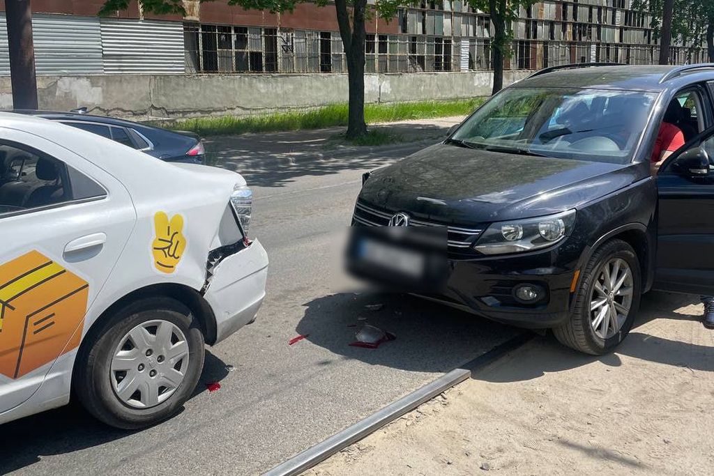 У Дніпрі п’яний водій Volkswagen врізався в Chevrolet