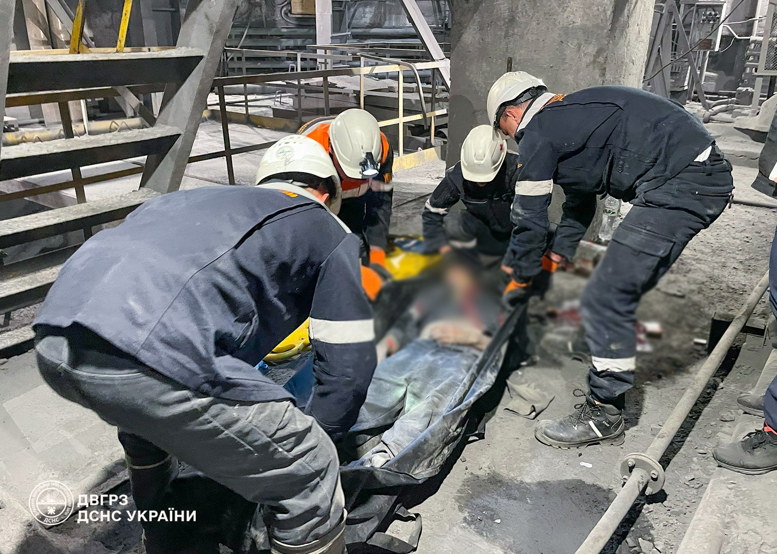 У Кривому Розі на підприємстві загинув робітник, тіло підіймали з глибини 210 метрів