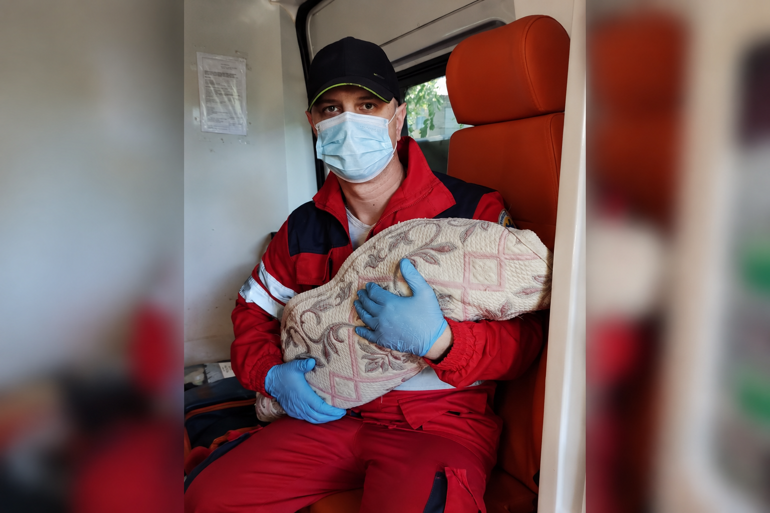 Поспішала народитися: у Кам’янському районі дівчинка з’явилася на світ у кареті швидкої