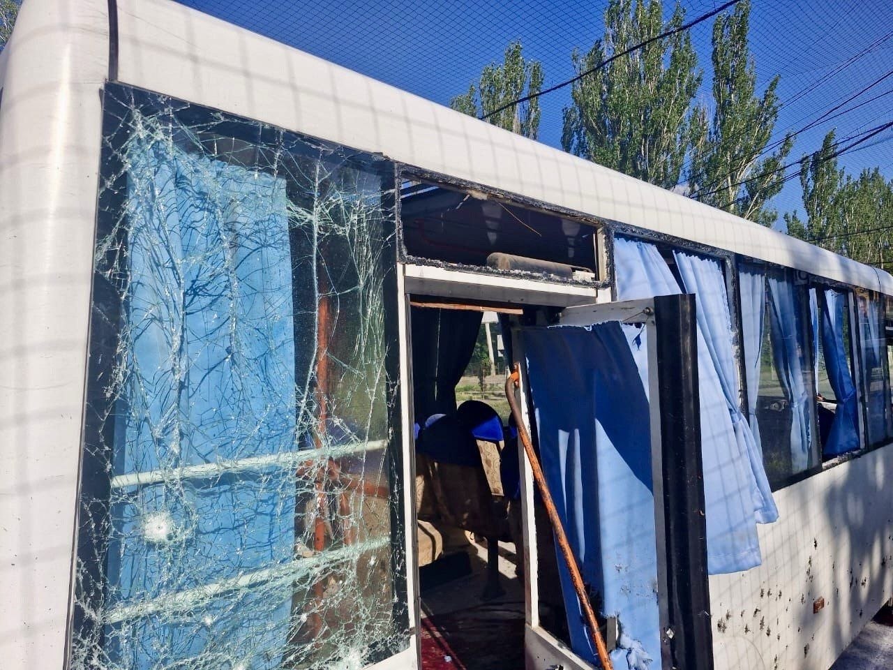 На Дніпропетровщині ворог атакував автобус агрофірми: одна людина загинула, ще вісім дістали поранення