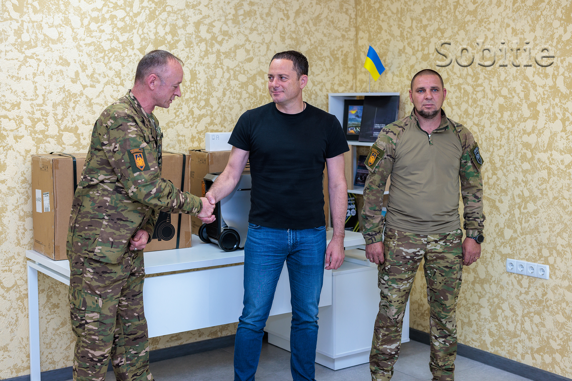 Захисникам на Харківський напрямок передали зарядні станції EcoFlow від Кам’янського