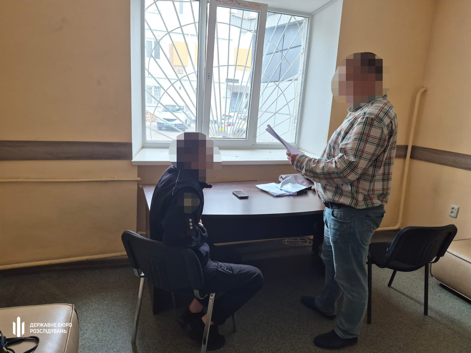 Правоохоронець із Дніпра обіцяв за 18 тисяч доларів виключити чоловіка з військового обліку