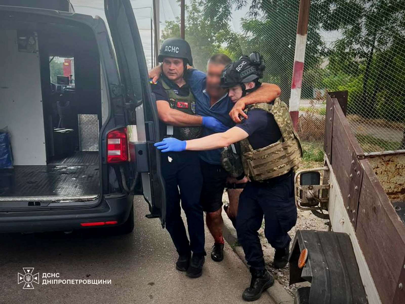 На Нікопольщині росіяни обстріляли вогнеборців під час гасіння пожежі