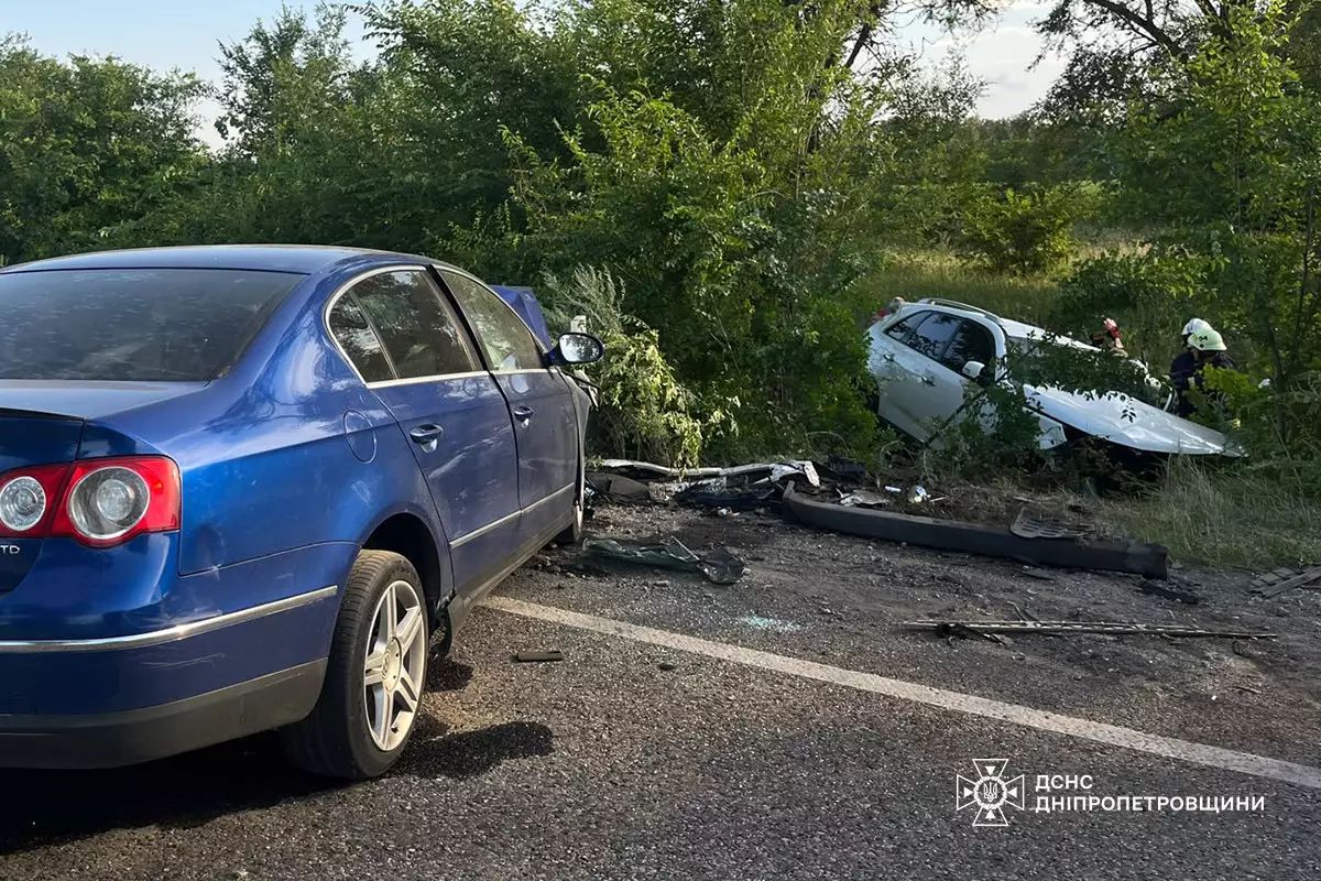 У Кам’янському районі внаслідок ДТП загинули двоє людей, ще четверо постраждали