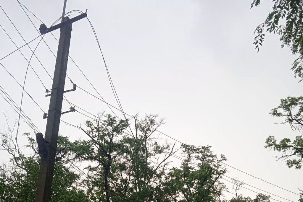 На Дніпропетровщині ліквідовують наслідки негоди: енергетики повернули світло у 117 тисяч домівок
