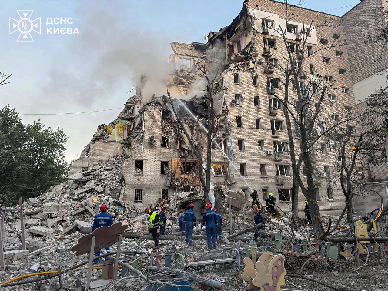 Масований удар по Києву: 13 загиблих, понад 90 поранених, під завалами шукають людей