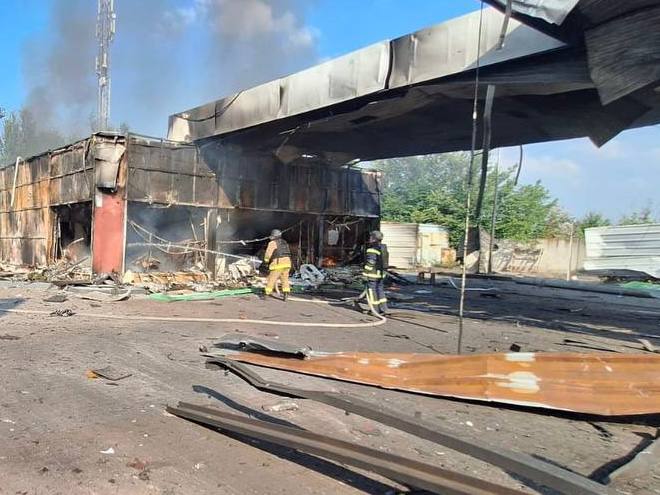Ворог знищує АЗС на трасах Дніпропетровщини: заправитися в дорозі стає неможливо