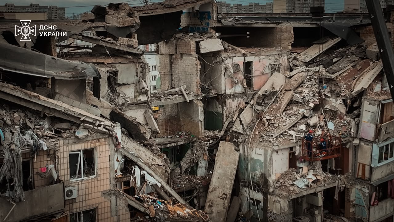 Росіяни вбили щонайменше 10 людей під час масованої атаки на Київ, ще 43 – постраждали