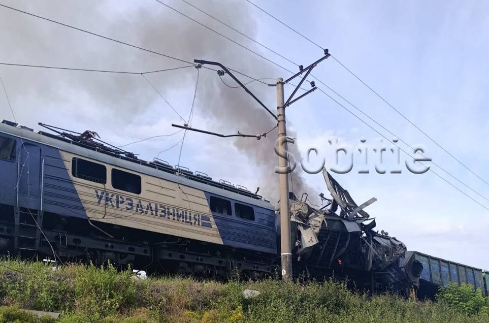 Росіяни двічі вдарили по локомотиву у Кам’янському районі