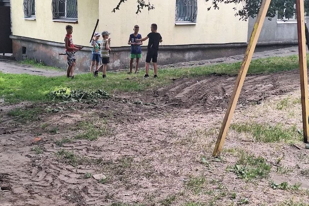 У Кам’янському ліквідовують аварійні погреби на прибудинкових територіях: перелік адрес