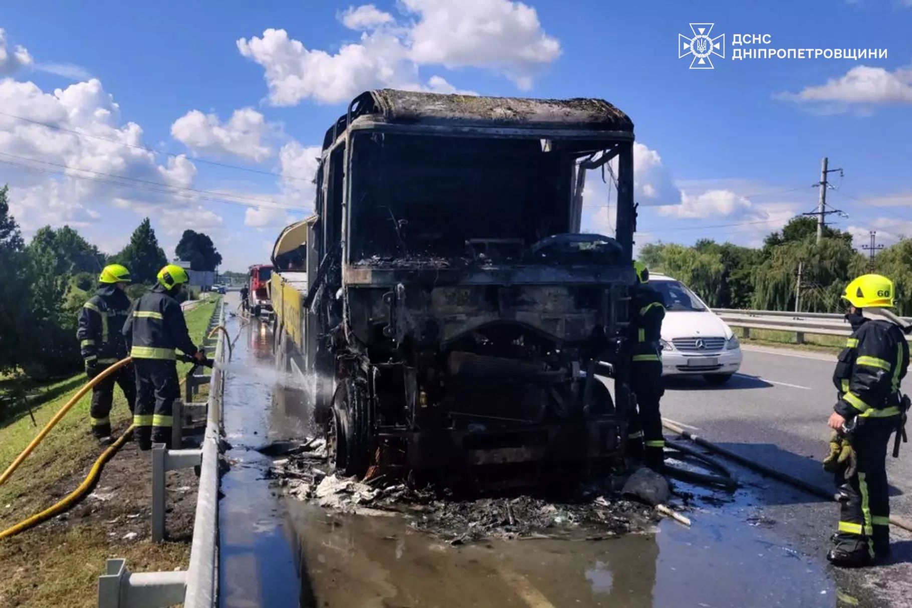 У Підгородньому під час руху зайнялася вантажівка