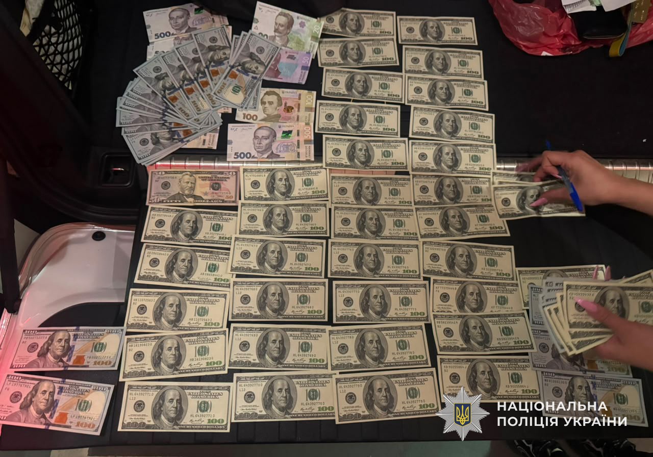 Мешканець Дніпра за 23 тисячі доларів обіцяв зняти чоловіка з військового обліку для виїзду за кордон