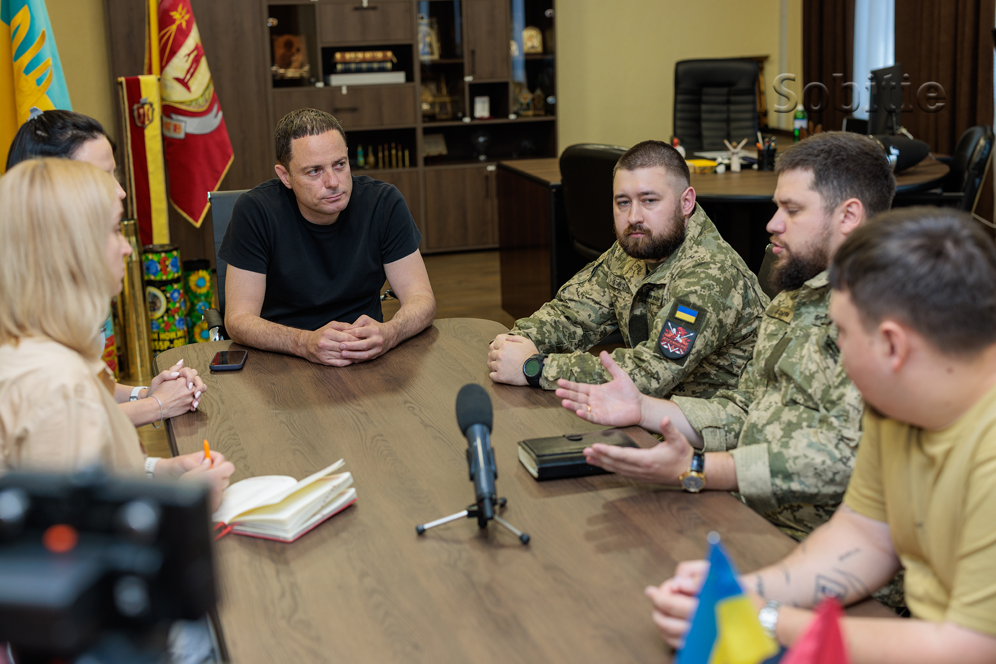Мер Кам’янського провів робочу зустріч з військовими підрозділу «Вогняний Рій»